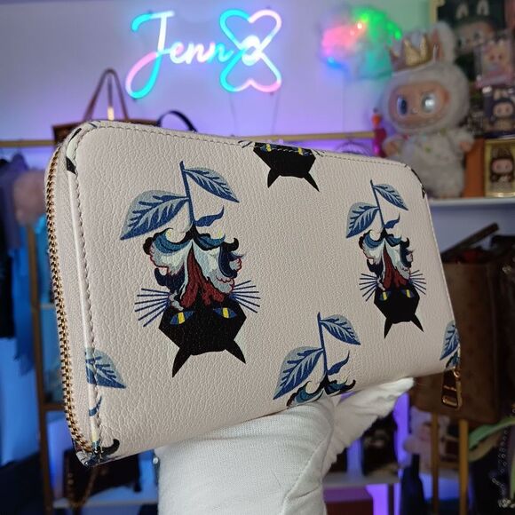 Miu Miu White & Blue Leather Limited Edition Black Cats Large Zip Wallet - Picture 6 of 11